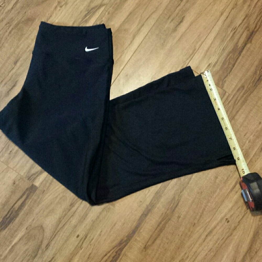 Nike women's Yoga/ joggers Capri black size small